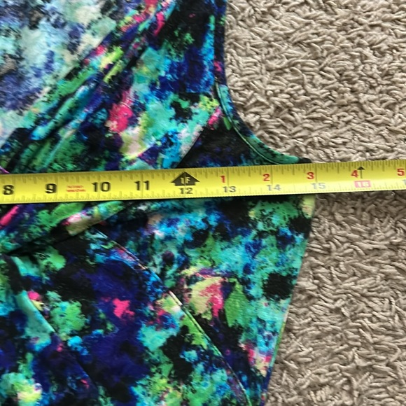 Beautiful multi colored Top - Picture 5 of 8